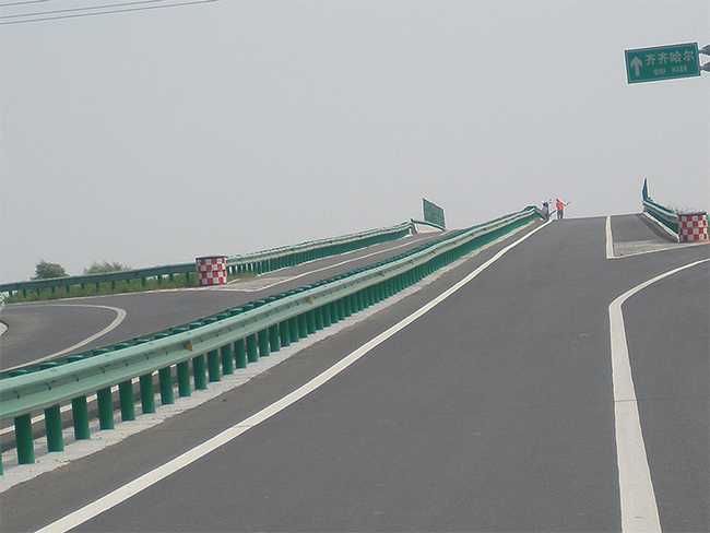 沈阳高速公路护栏的材质与规格